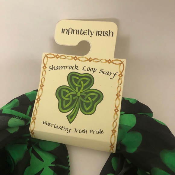 Infinity Irish shamrock loop scarf - Picture 2 of 4
